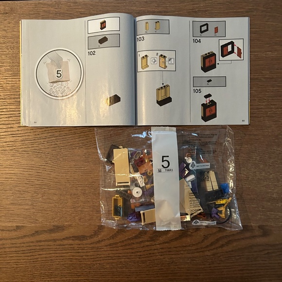 Lego Harry Potter Hogwarts Magical Trunk #76399 - Picture 11 of 12